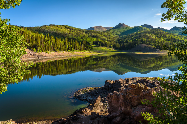 Mountain lake and forest near Eagle Point