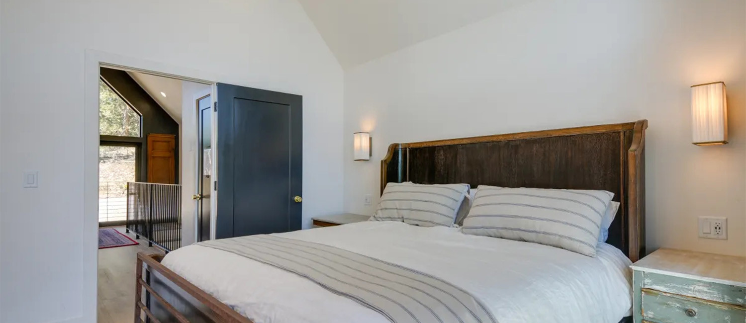 Beautifully Designed And Comfortable Suites At Alpine Mountain Escape